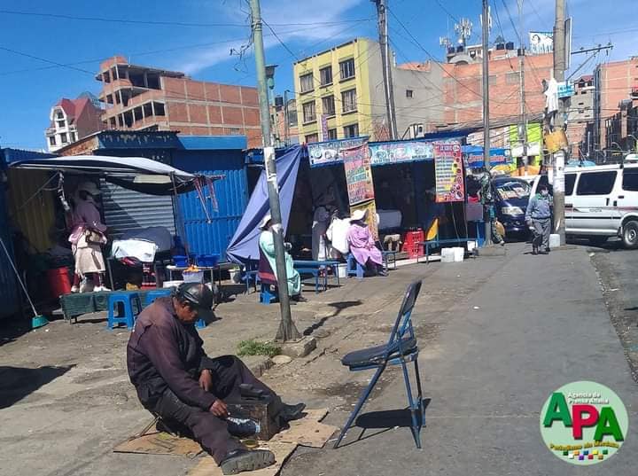 Anaqueles de la Ceja ofrecen diferentes productos a lo largo del día. Foto: Agencia de Prensa Alteña