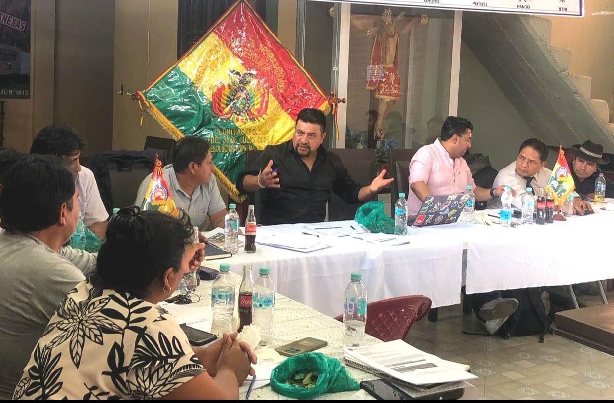 Se mantiene la restricción a la exportación de carne y se regulará los centros de remate para bajar el precio