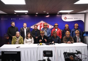 Gobierno y Fencomin logran acuerdos y cooperativistas levantan el bloqueo en La Paz