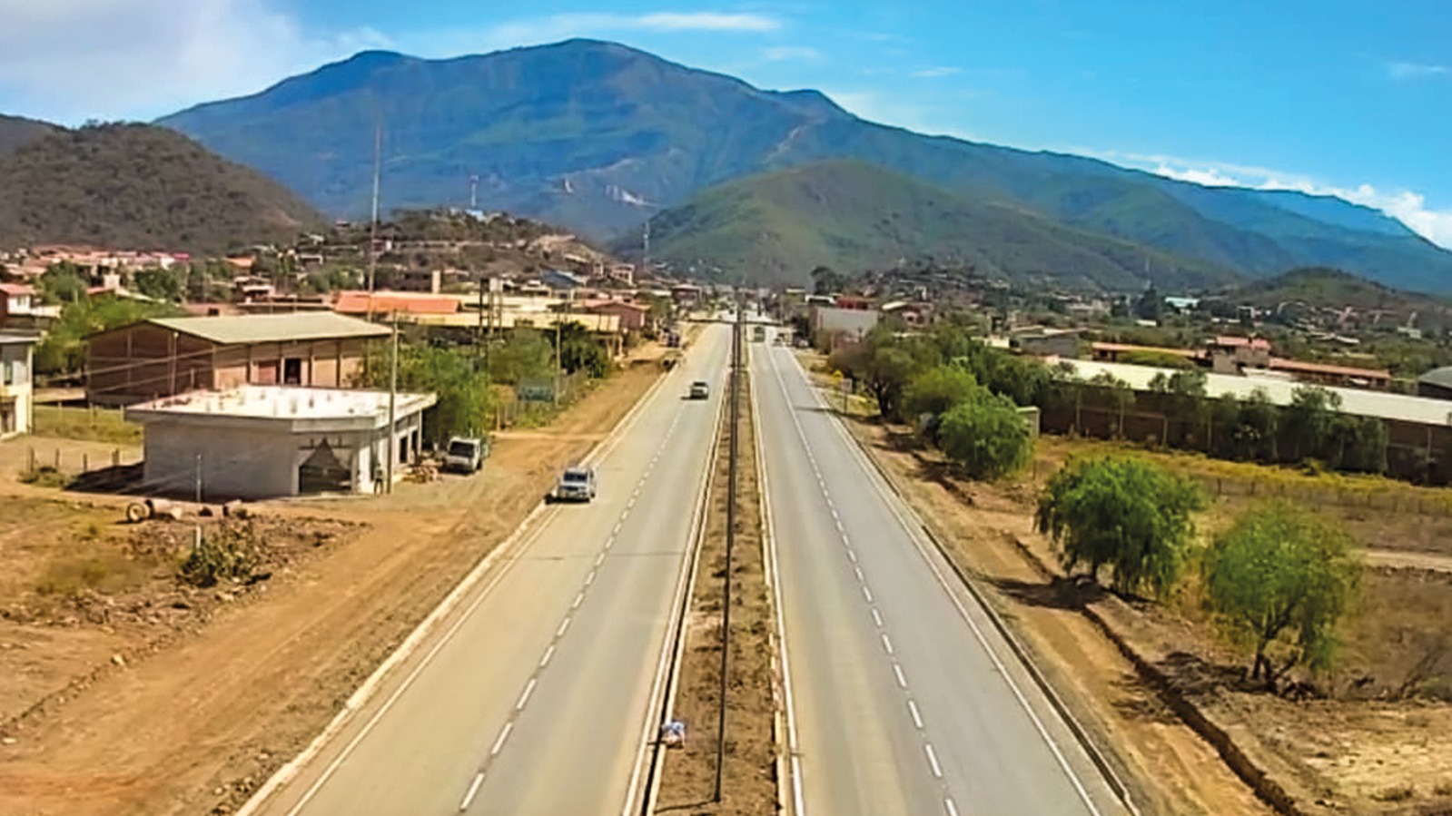 Entregan tramo carretero asfaltado de 52,90 kilómetros de la vía que integra Cochabamba-Santa Cruz