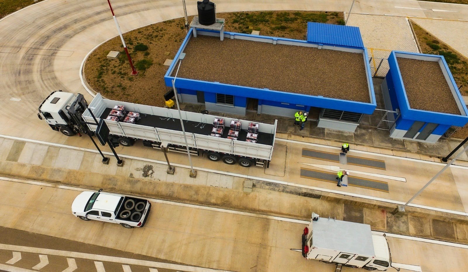 Un sistema inteligente de control de peso vehicular empezó a operar en Oruro