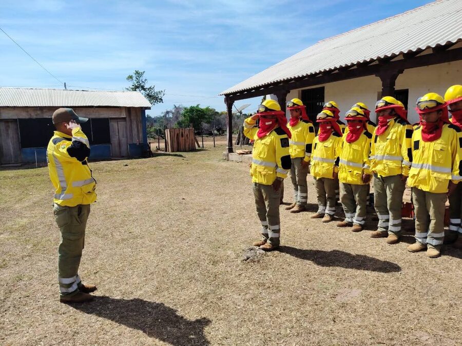 Movilizan 64 efectivos del CCREA y Áreas Protegidas para combatir un fuego en el Parque Noel Kempff
