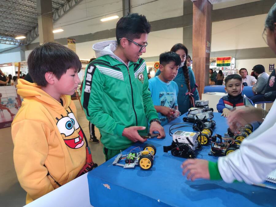 Educación ofreció más de 70 actividades en la Feria Internacional del Libro de La Paz