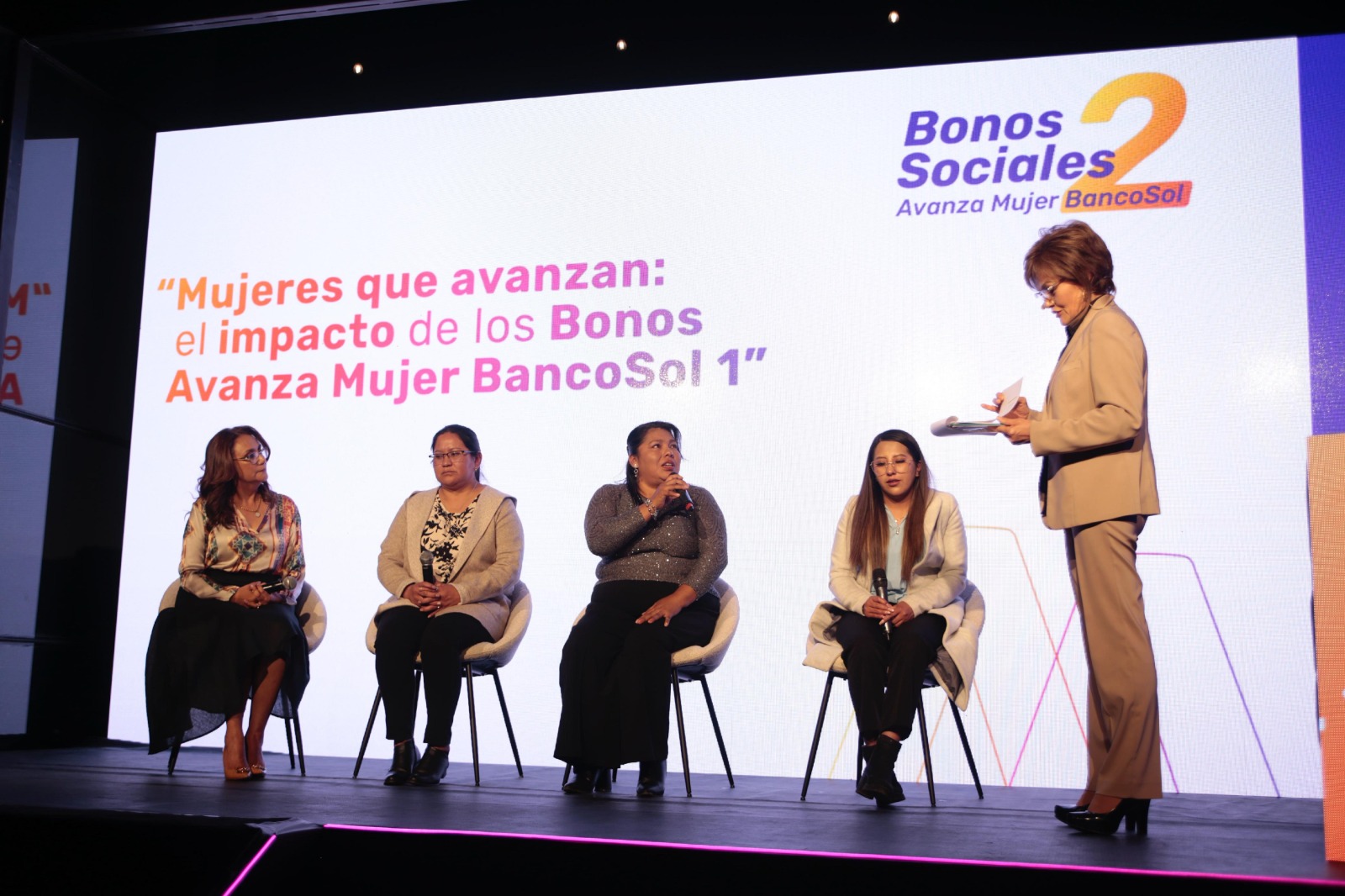 Impulsan 3.200 negocios de mujeres en Bolivia con bono social de género por Bs 150 millones