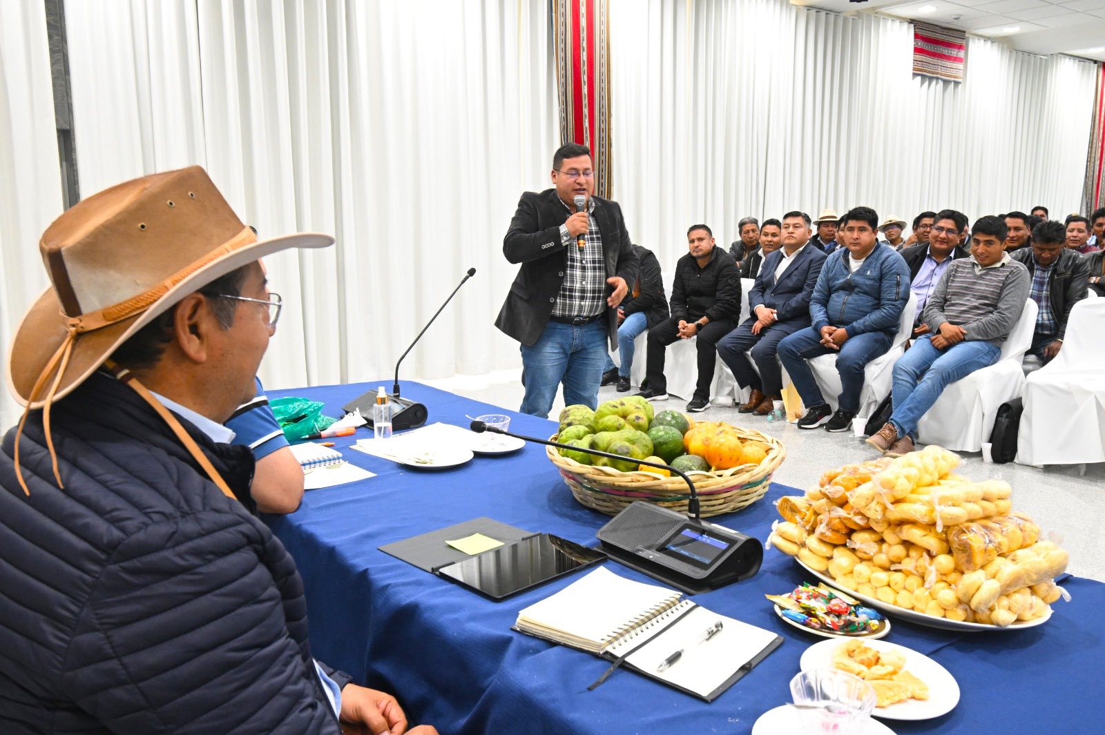 Arce evalúa con alcaldes avances de obras y compromete trabajo hasta el último día de su gestión