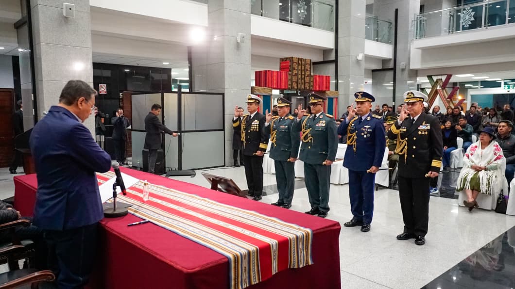 Arce posesiona al nuevo Mando Militar y les recuerda la misión de mantener la paz y la gobernabilidad