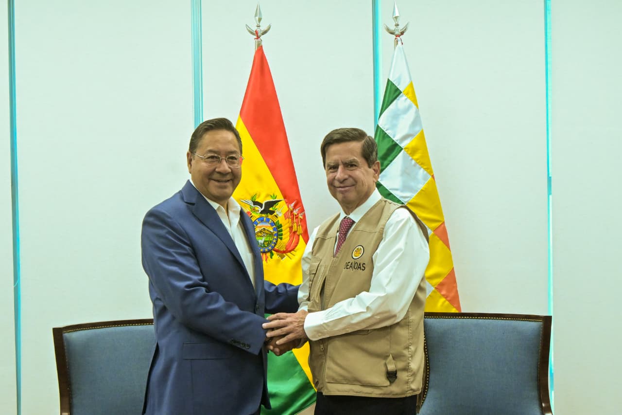 Arce pide al pueblo asistir a las urnas el domingo y compromete transición democrática hacia el próximo gobierno