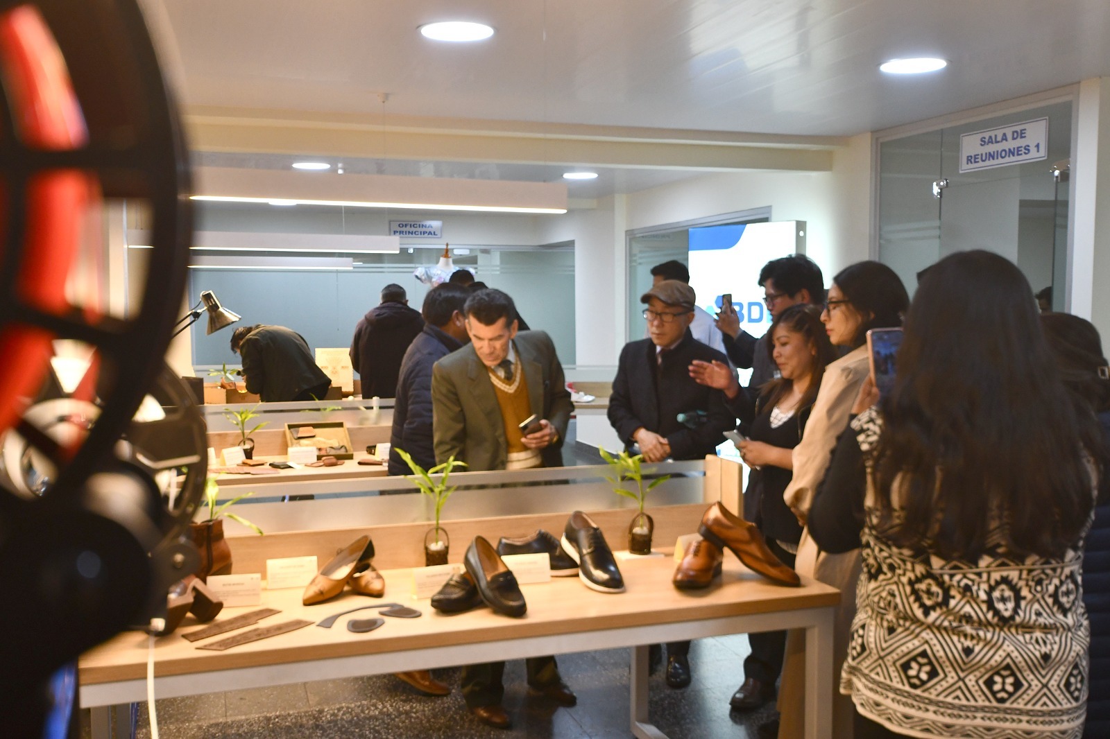 Productores de manufacturas concluyen con éxito capacitación sobre uso de tecnología láser y diseño digital 