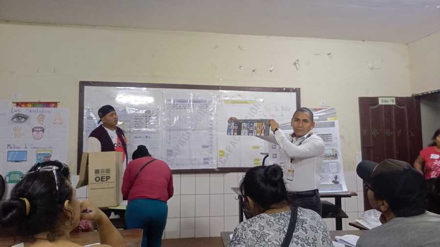 Habilitan 1.074 unidades educativas como recintos electorales en Santa Cruz