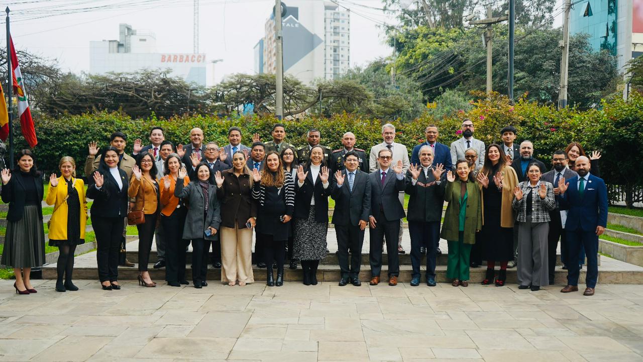 Fiscalía de Bolivia refuerza cooperación regional contra la minería ilegal en reunión en Perú