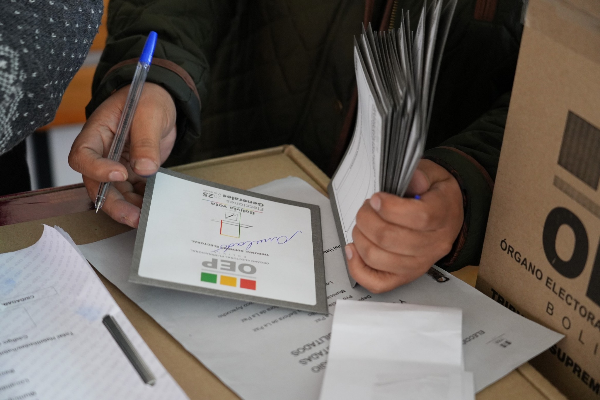 TSE inicia envío de maletas electorales al exterior rumbo al balotaje