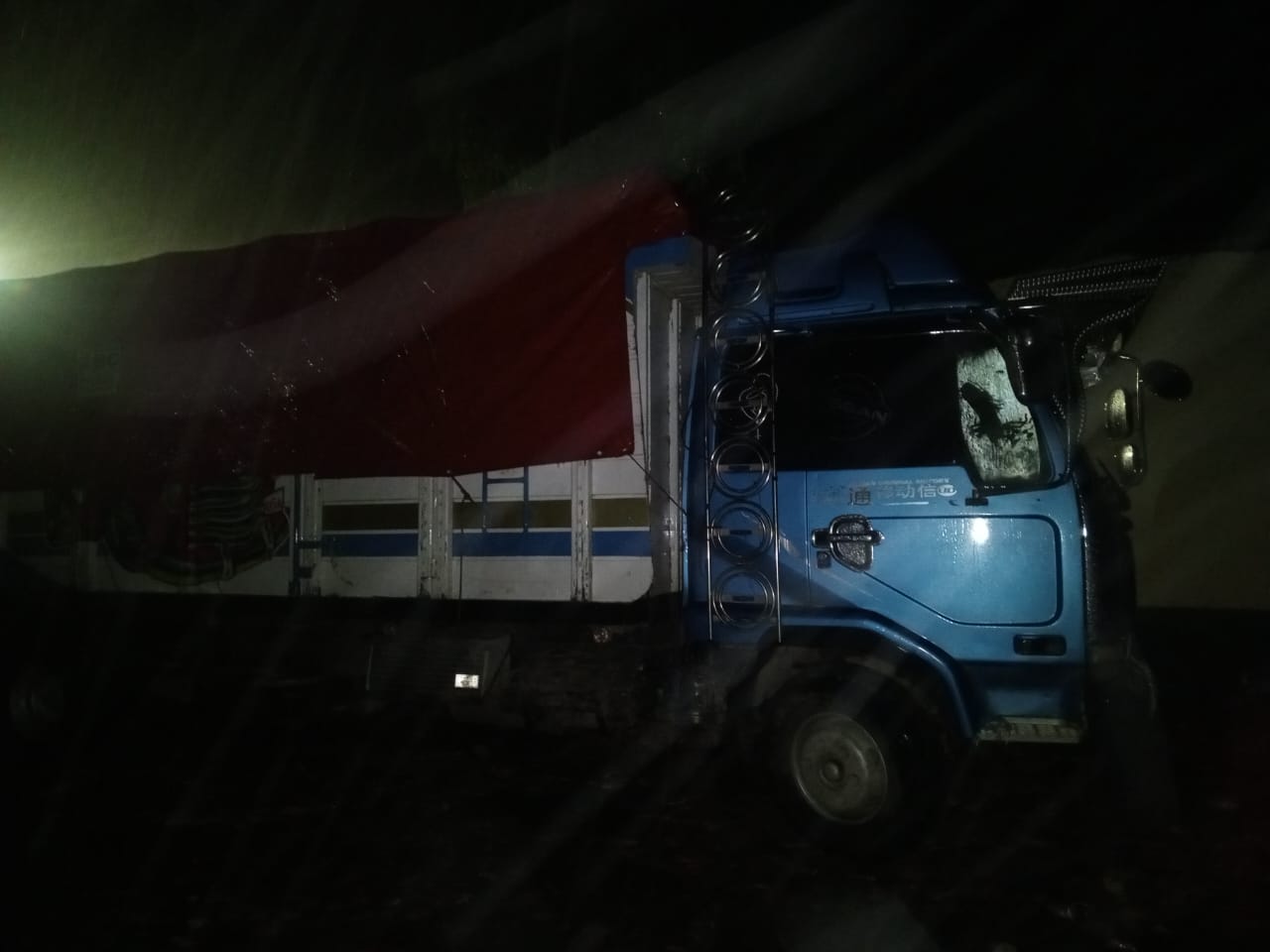 Incautan harina, aceite y energizantes de contrabando en Potosí