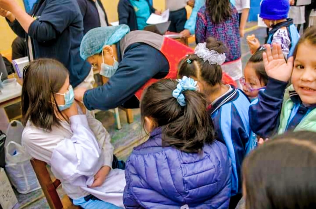 Piden a padres de familia revisar la libreta de vacunación de sus hijos y constatar que tengan todas las dosis para evitar enfermedades graves