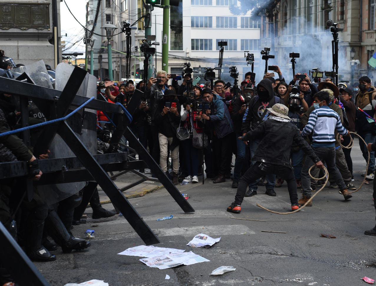 Investigarán violencia en marcha evista, presumen que infiltraron a delincuentes pagados