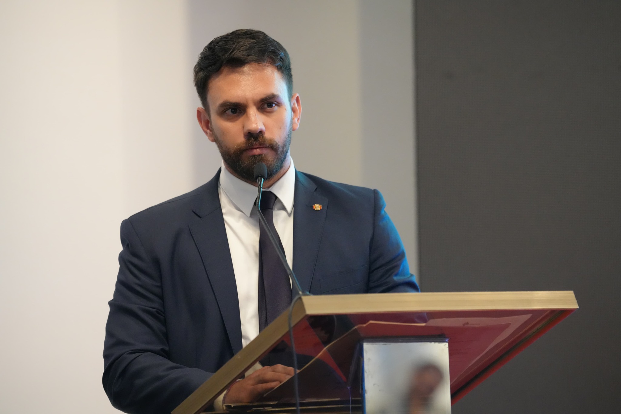 Del Castillo destaca gestión en la lucha contra las drogas y reflota narcovínculos de Doria Medina y Carlos Mesa