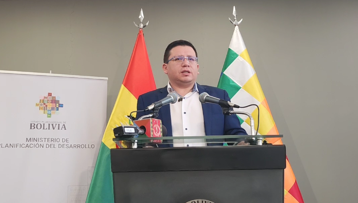 Vuelven a enviar proyectos de crédito para obras camineras, saneamiento de tierras y ampliación del Teleférico