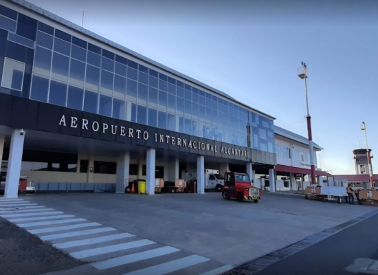Se reanudan autorizaciones de despegues y aterrizajes en el aeropuerto de Alcantarí en Sucre