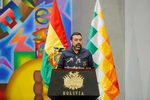 Arce posesiona a Álvaro Ruiz como ministro de Medio Ambiente y Agua con la misión de acelerar proyectos