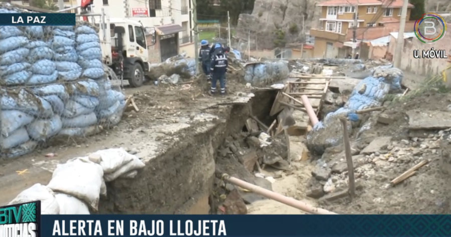 Reportan 80 emergencias por lluvias en La Paz, un muro cayó en el parque de Las Cebras