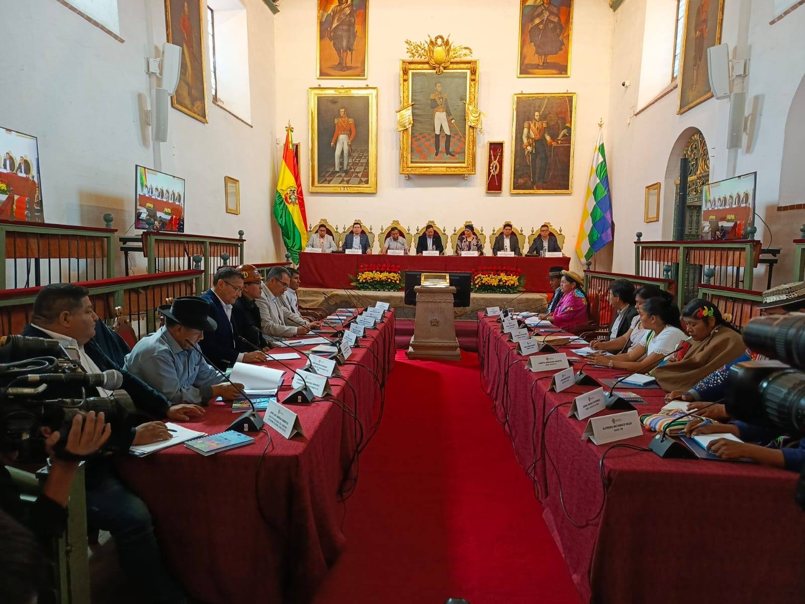 Arce instala sesión histórica del Consejo de Autonomías en la Casa de la Libertad