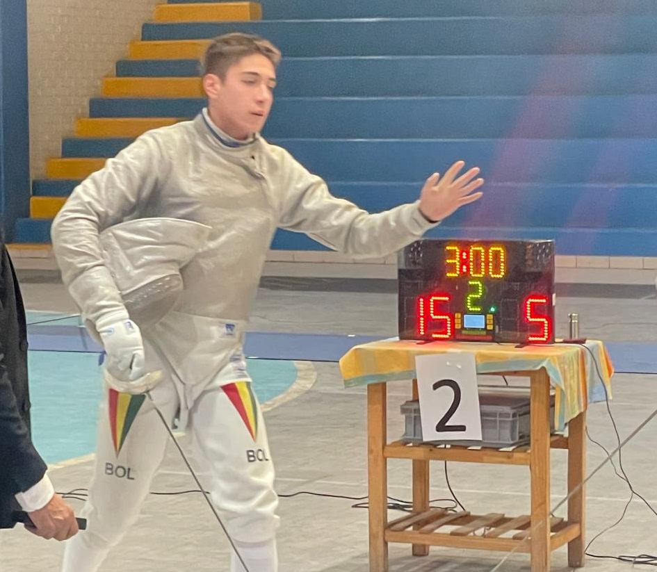 Deportista paceño clasifica para el Campeonato Panamericano de Esgrima en Paraguay