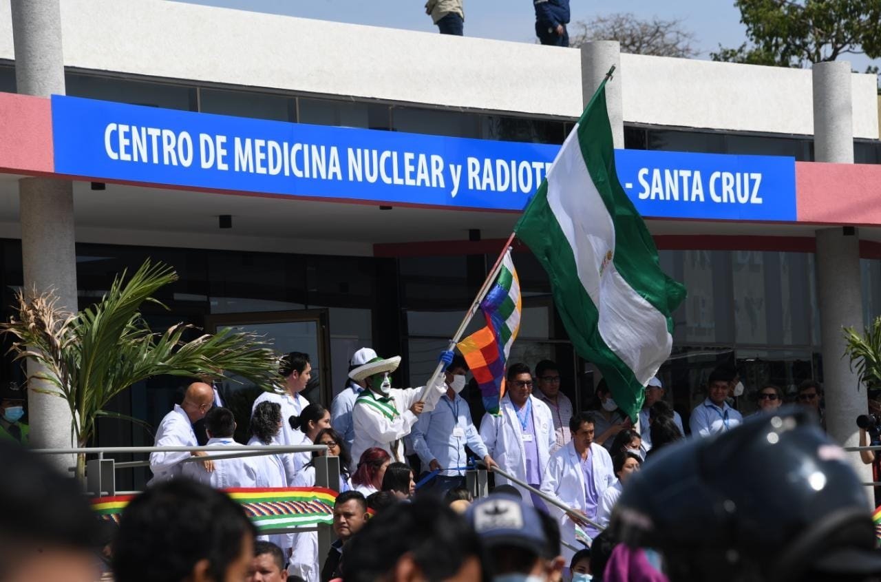 El frontis del Centro de Medicina Nuclear y Radioterapia, en Pampa de la Isla, Santa Cruz. Foto: Archivo