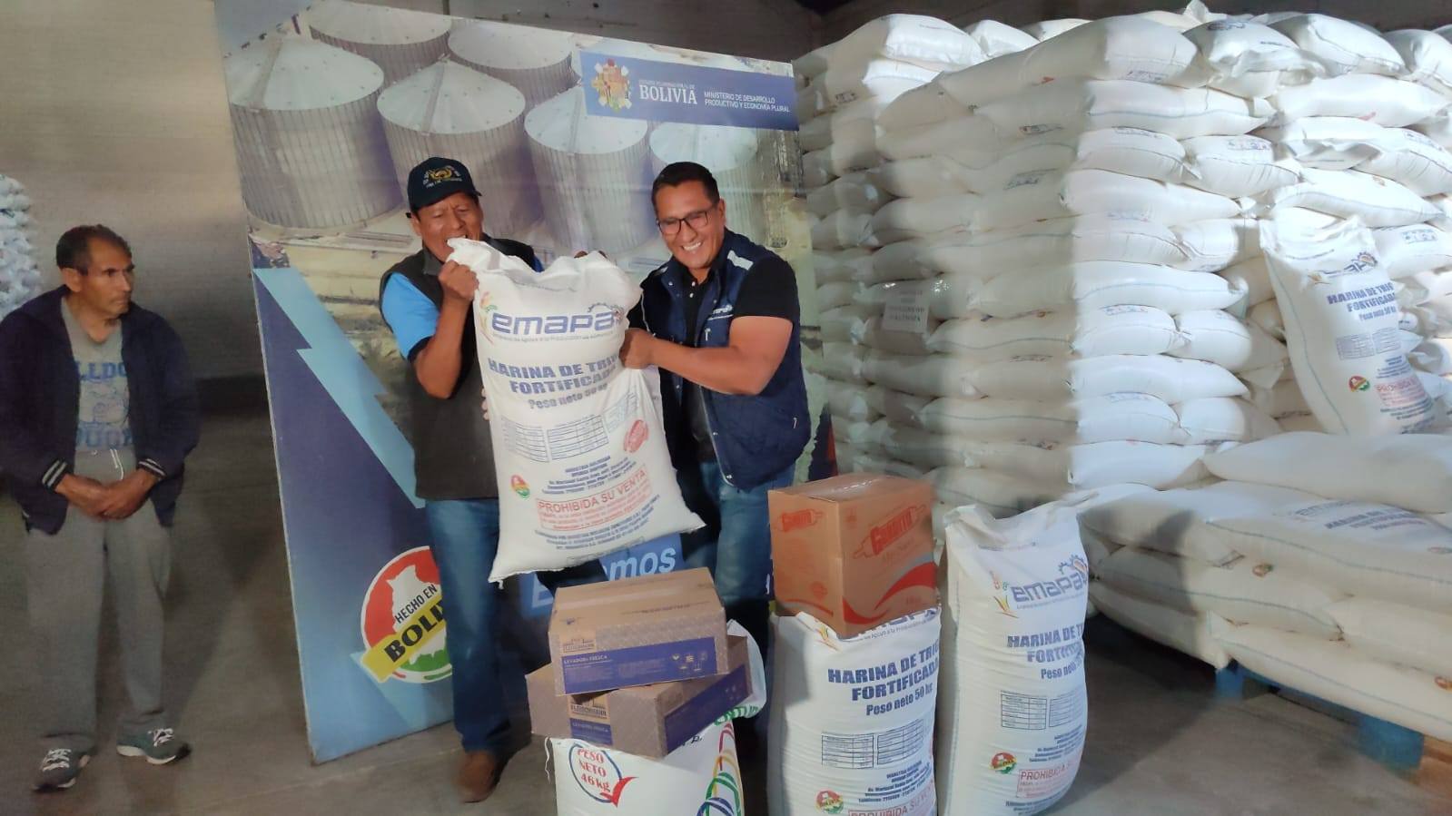 Entrega de insumos a panificadores de Cochabamba. Foto: Emapa