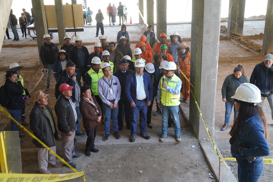 Presidente supervisa avance de obra del Hospital "Isaías" en Oruro