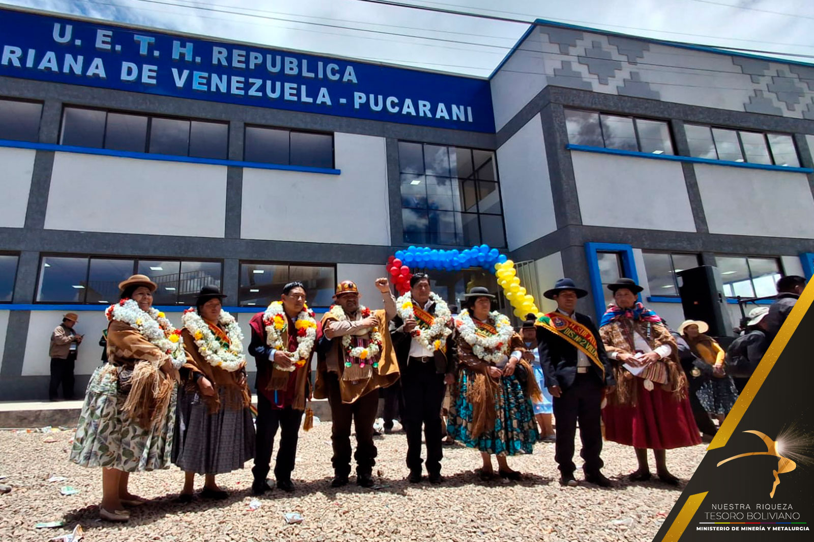 Pucarani inaugura 40 viviendas y 3 modernas escuelas con una inyección de Bs 12,2 millones