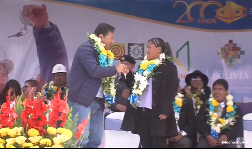 En la ciudad de Oruro Arce entrega 419 viviendas con más de Bs 26,2 millones de inversión 