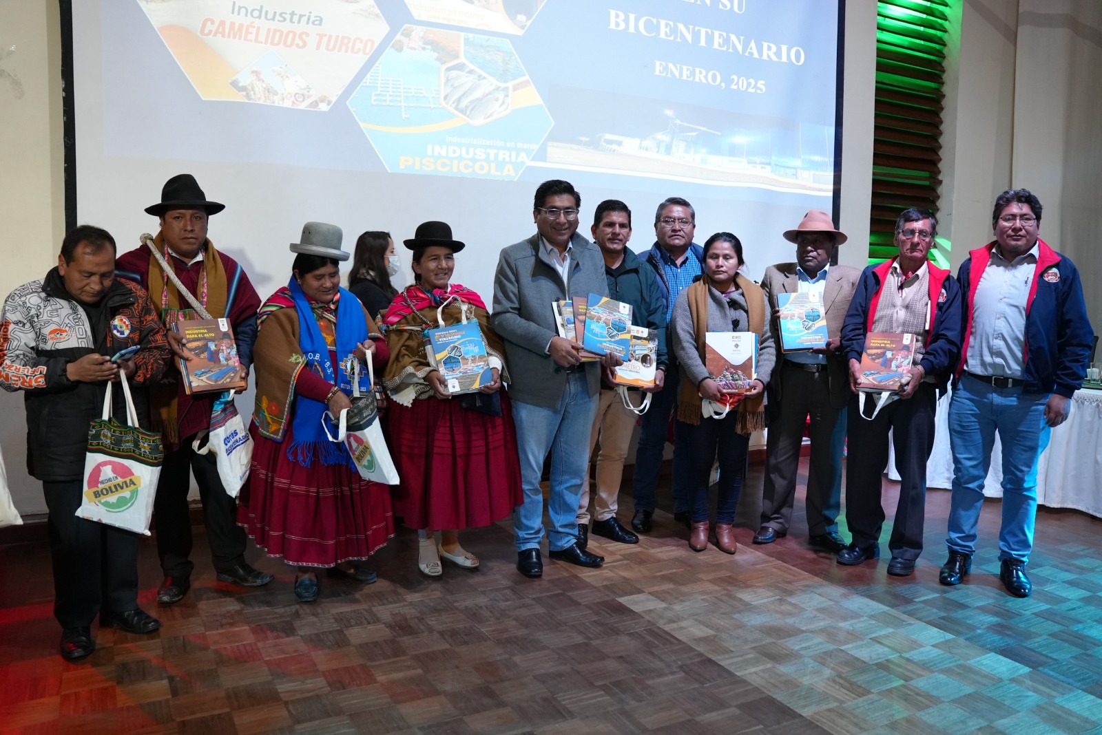 Presentan 4 libros de la serie “Bolivia Industrializada en su Bicentenario”