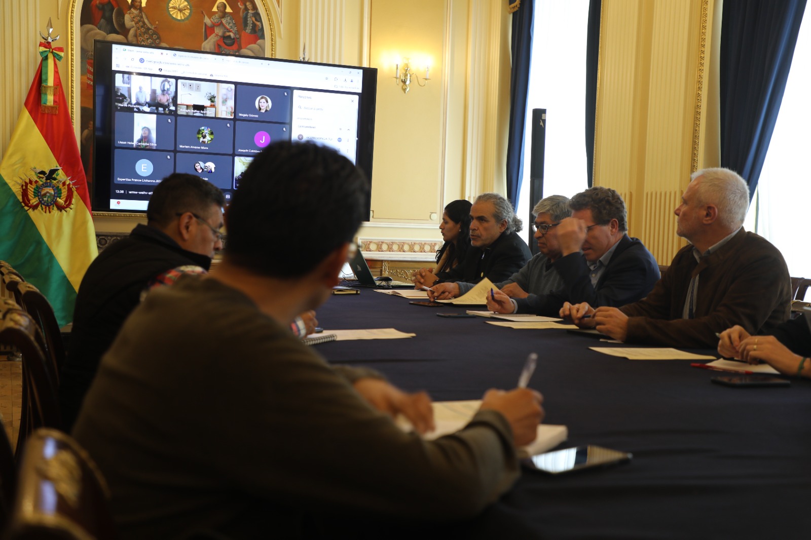 Bolivia y Francia trabajan en un programa para investigar incendios forestales y fortalecer capacidades de respuesta