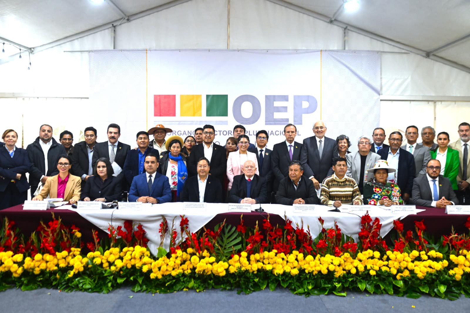 Arce garantiza financiamiento para las elecciones y llama a cumplir compromiso por la democracia