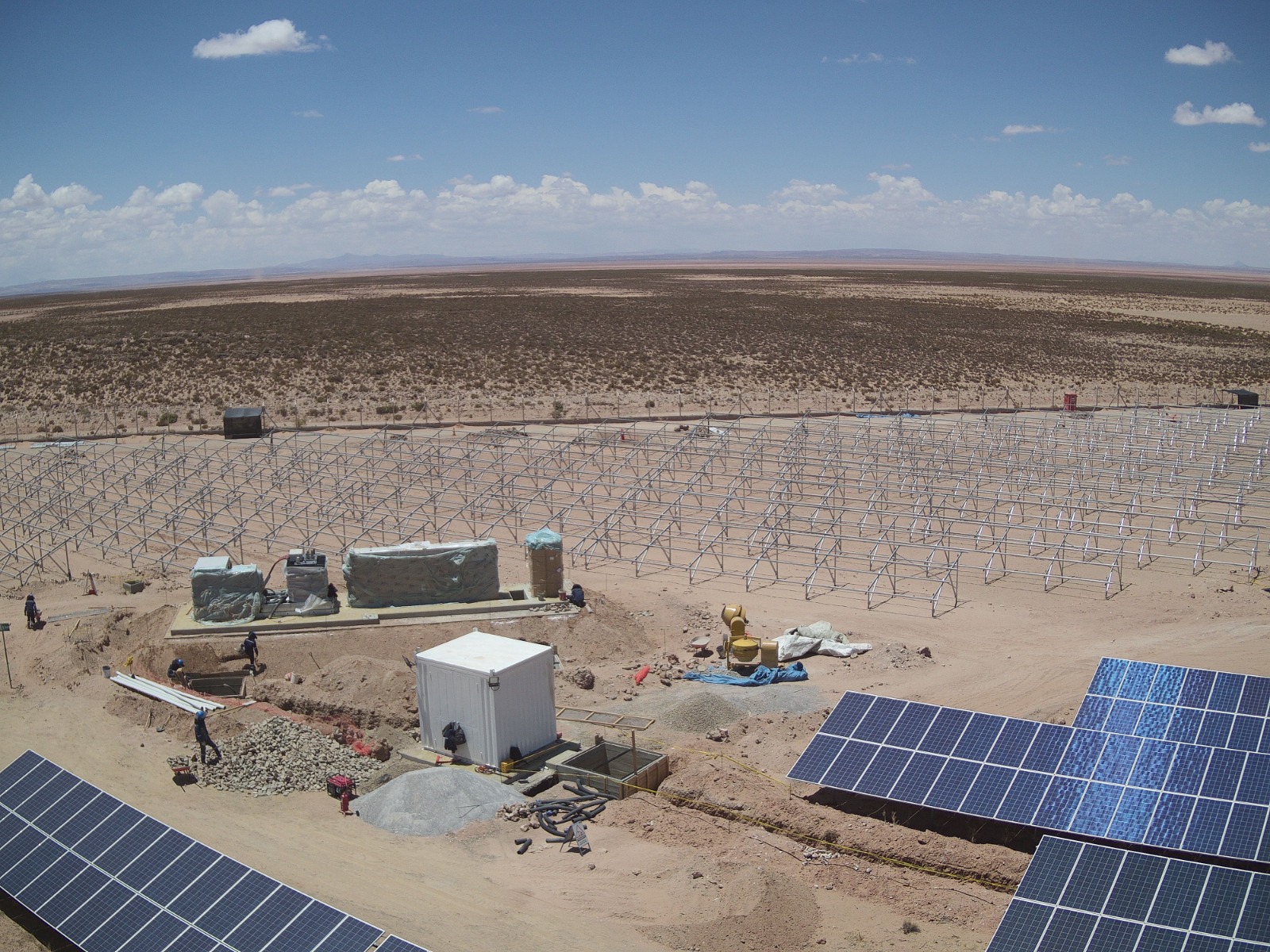 Cuatro plantas solares generan al menos 170 megavatios de energía limpia en el país