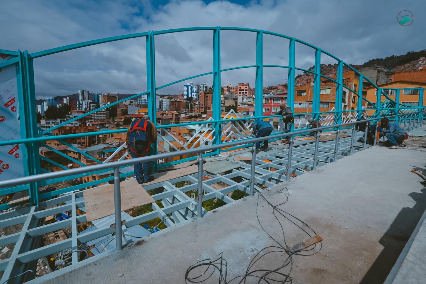 Acabados de la infraestructura del puente previo a su inauguración. Foto: Oscar Sogliano
