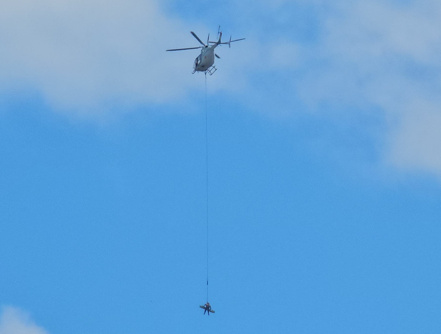 Desplazan helicóptero para continuar con la búsqueda de tres desaparecidos en el Trópico