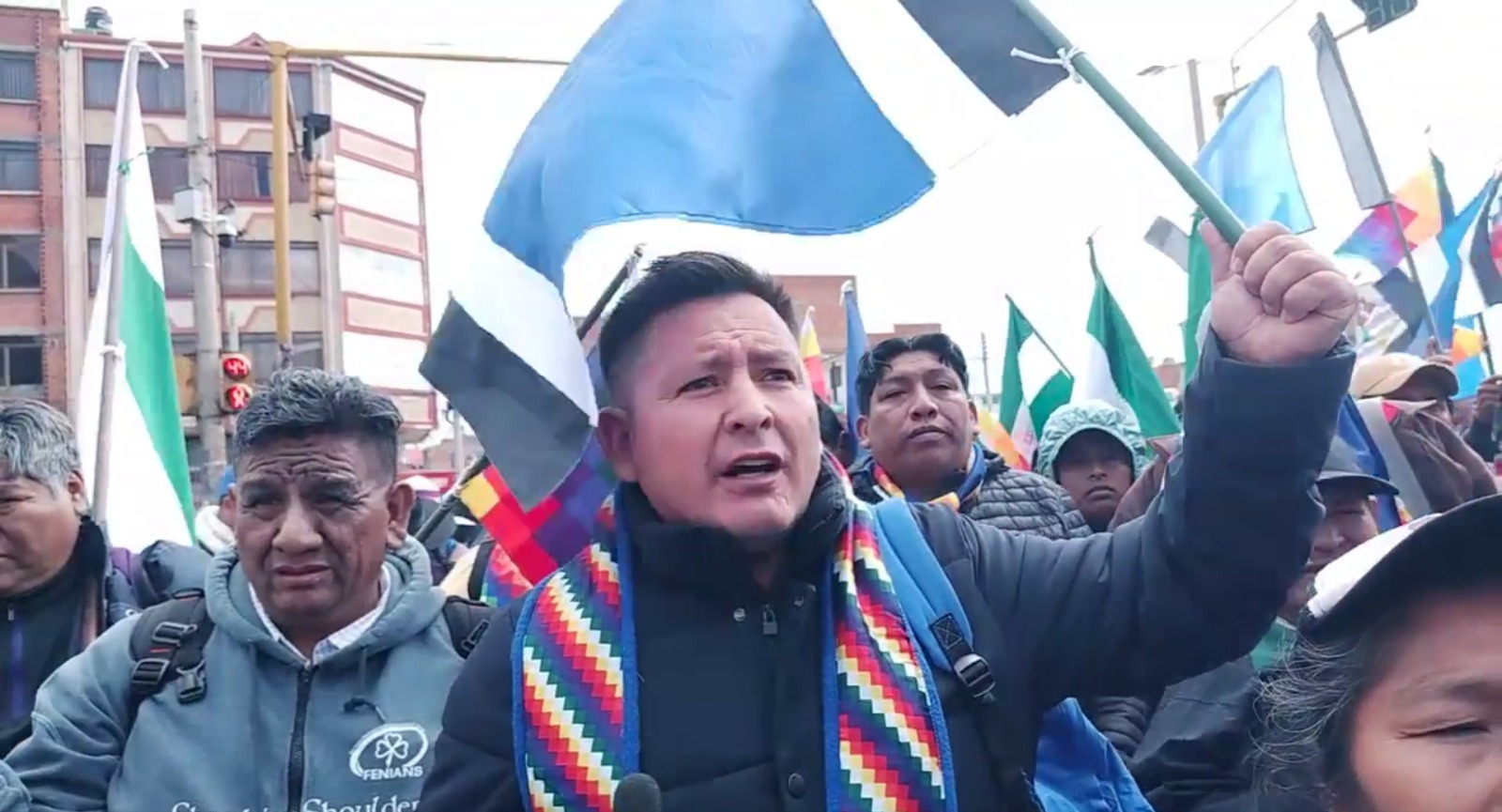 Comisión cruceña y alcalde de Warnes, Carlos Montaño, El Alto. Captura: RRSS