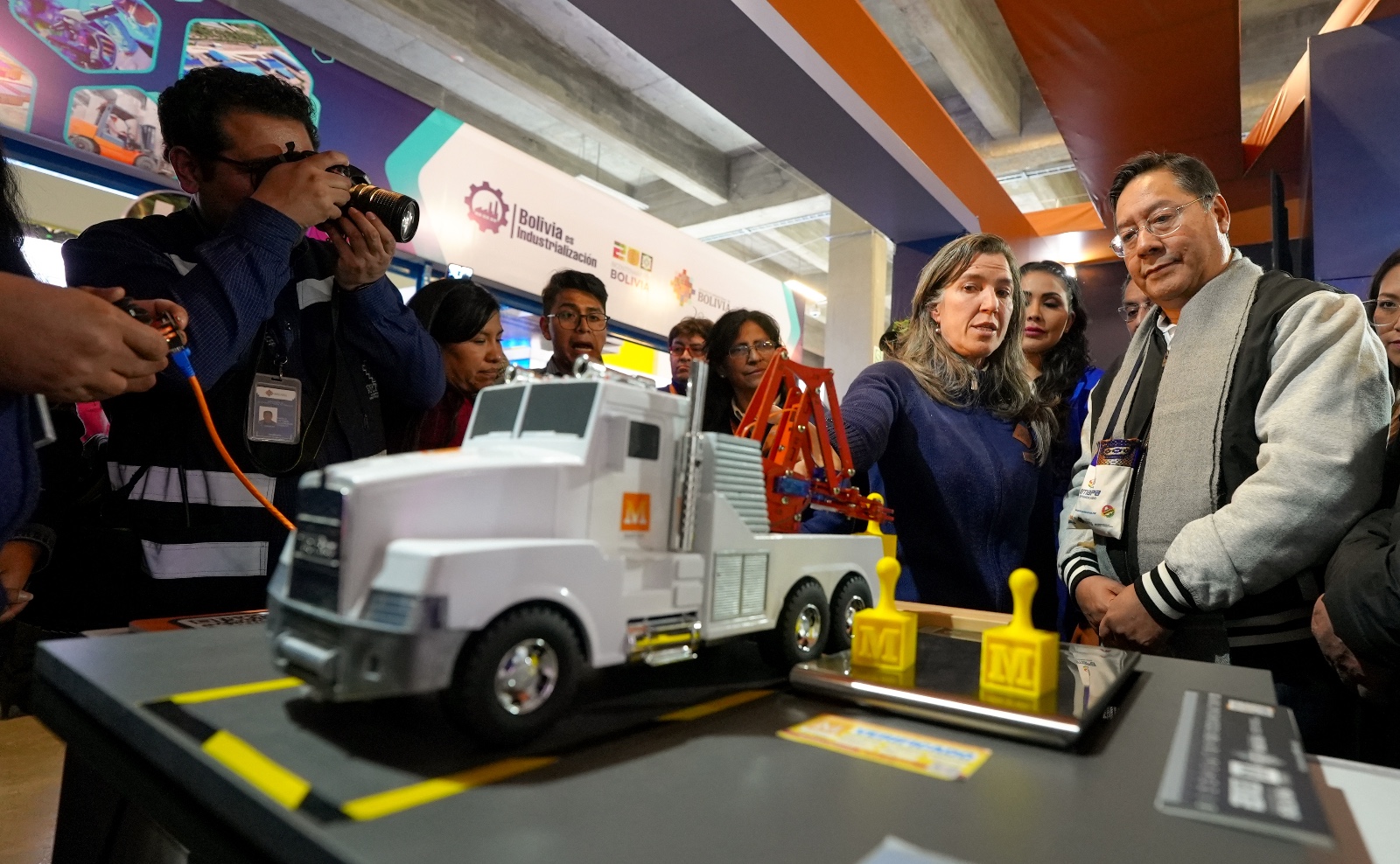 Más de 10 empresas estatales presentan su producción en el pabellón de la industrialización de La Paz Expone