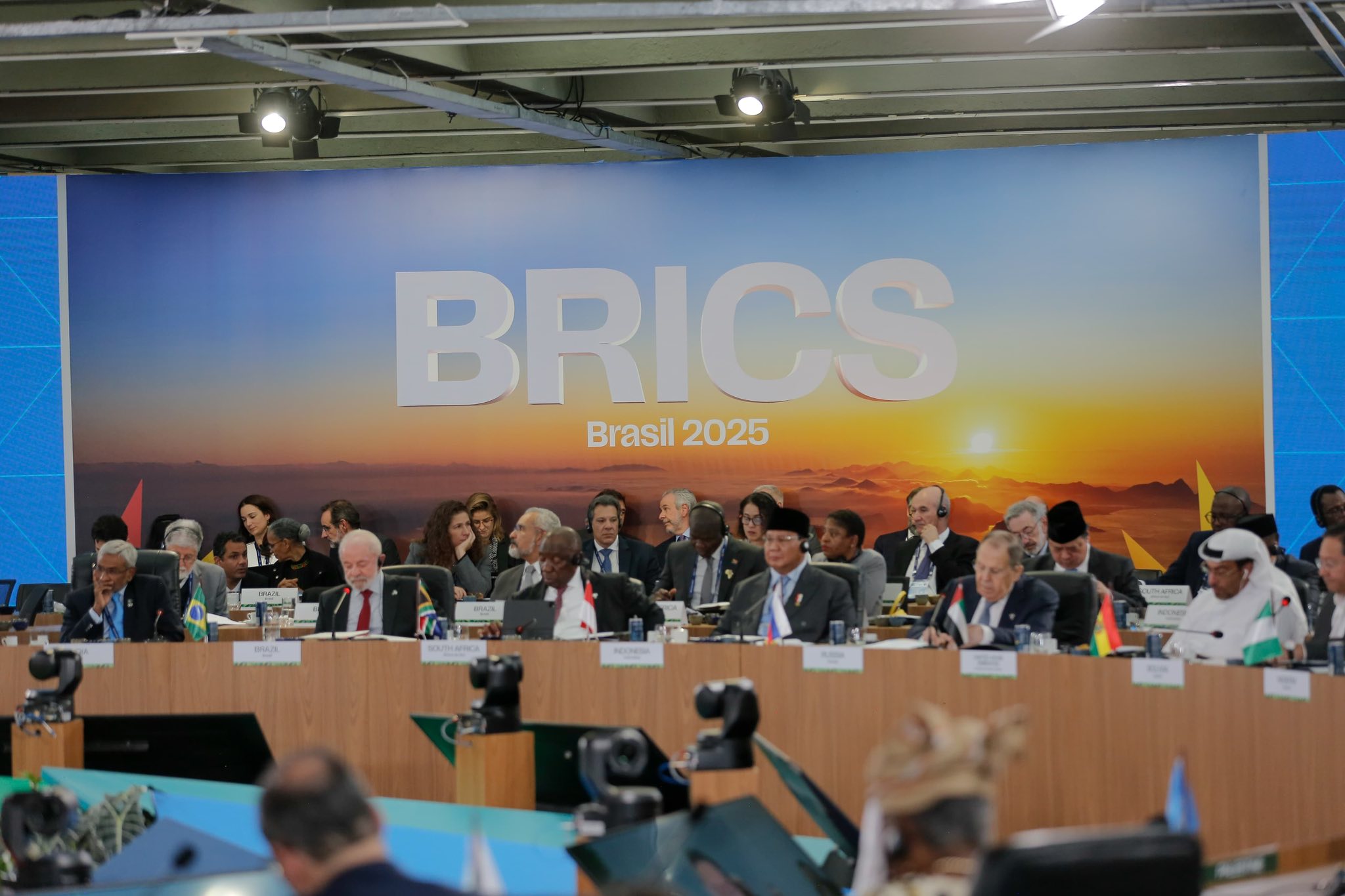 Arce alerta a los BRICS sobre una “modalidad de guerra multidimensional” en la que interactúan ataques económicos y políticos