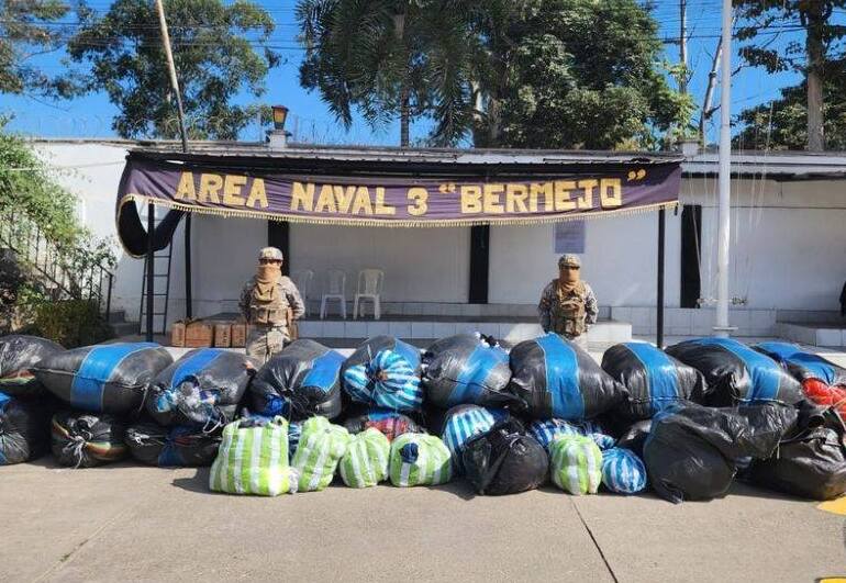 Comisan contrabando de ropa usada valuada en más de Bs 154.000 en Bermejo