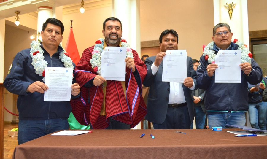 Gobierno garantiza riego y agua potable para 1.400 familias de siete municipios paceños