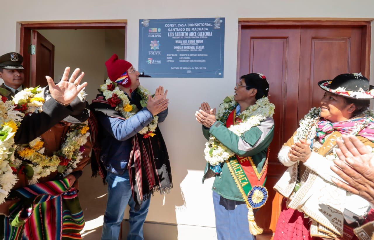 Santiago de Machaca estrena Casa Consistorial, pozos de agua y enlosetado por más de Bs 7 millones