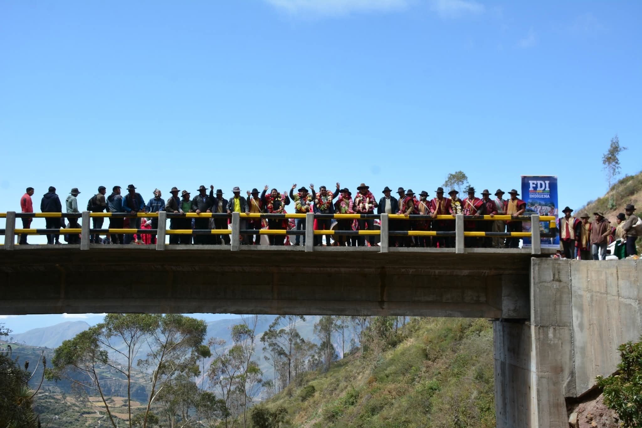 Carabuco inaugura un puente vehicular en beneficio de 273 familias productoras
