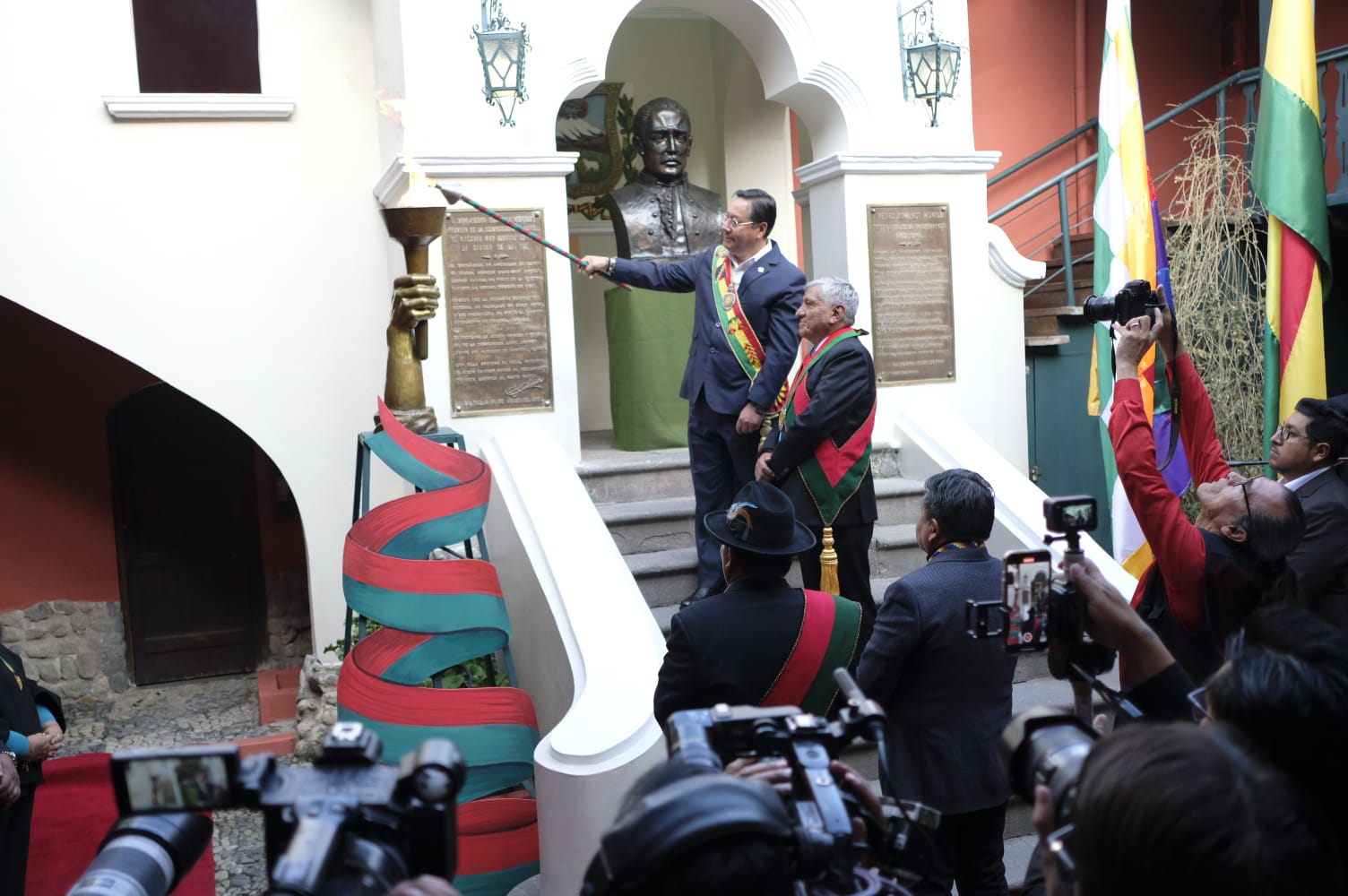 Arce celebra a La Paz: Tenemos un pueblo rebelde que jamás se entregará a designios de tiranos y a intereses imperiales