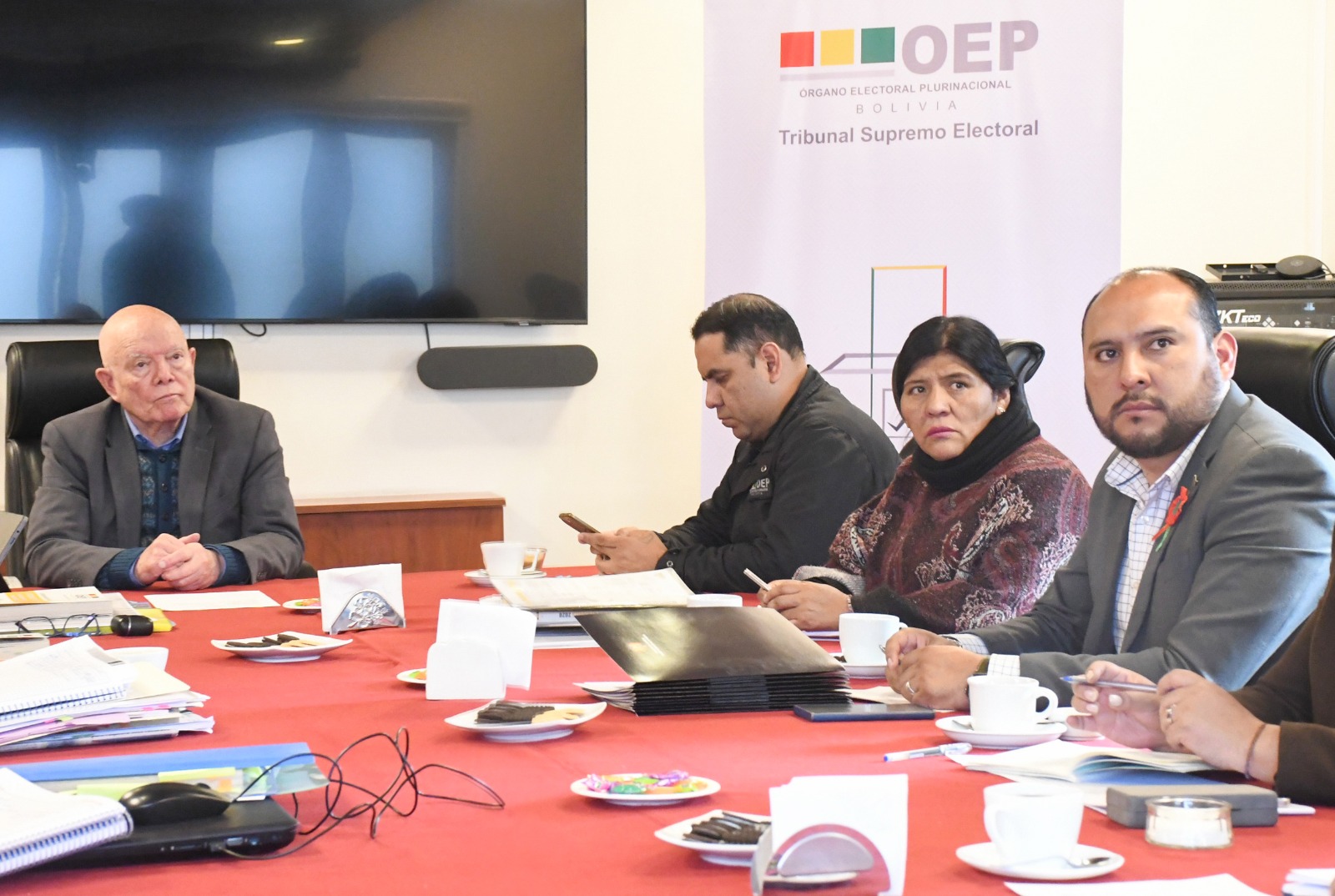 Gobierno presenta al TSE el “Plan Elecciones en Paz” para garantizar comicios de agosto