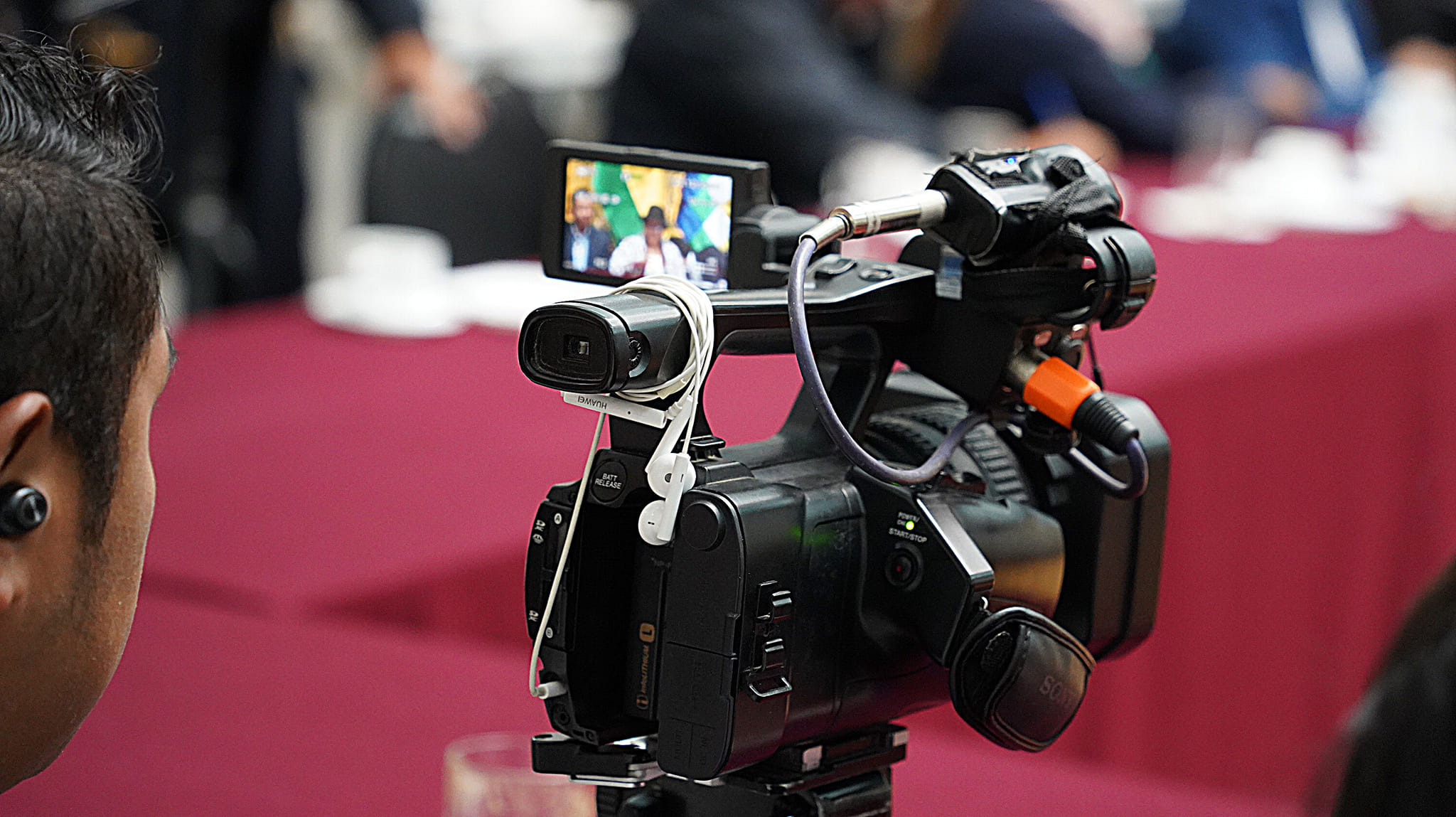 Desde este viernes está prohibida la difusión de propaganda gubernamental en medios de comunicación