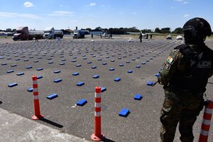 Operativo antidroga secuestra dos avionetas, armas y 1,9 toneladas de droga