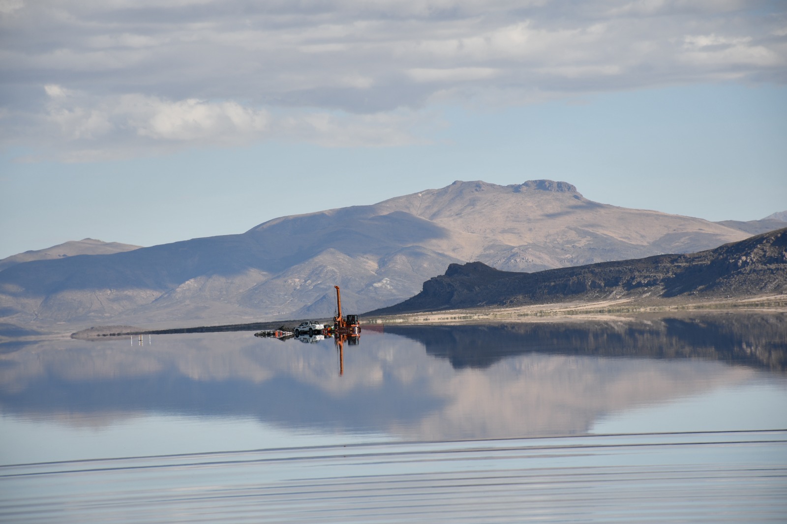 En Potosí forman Comité para defensa del litio y declaran personas no gratas a Doria Medina y Claure