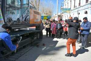 En Uyuni entregan maquinaria para fortalecer actividades agrícolas y pecuarias