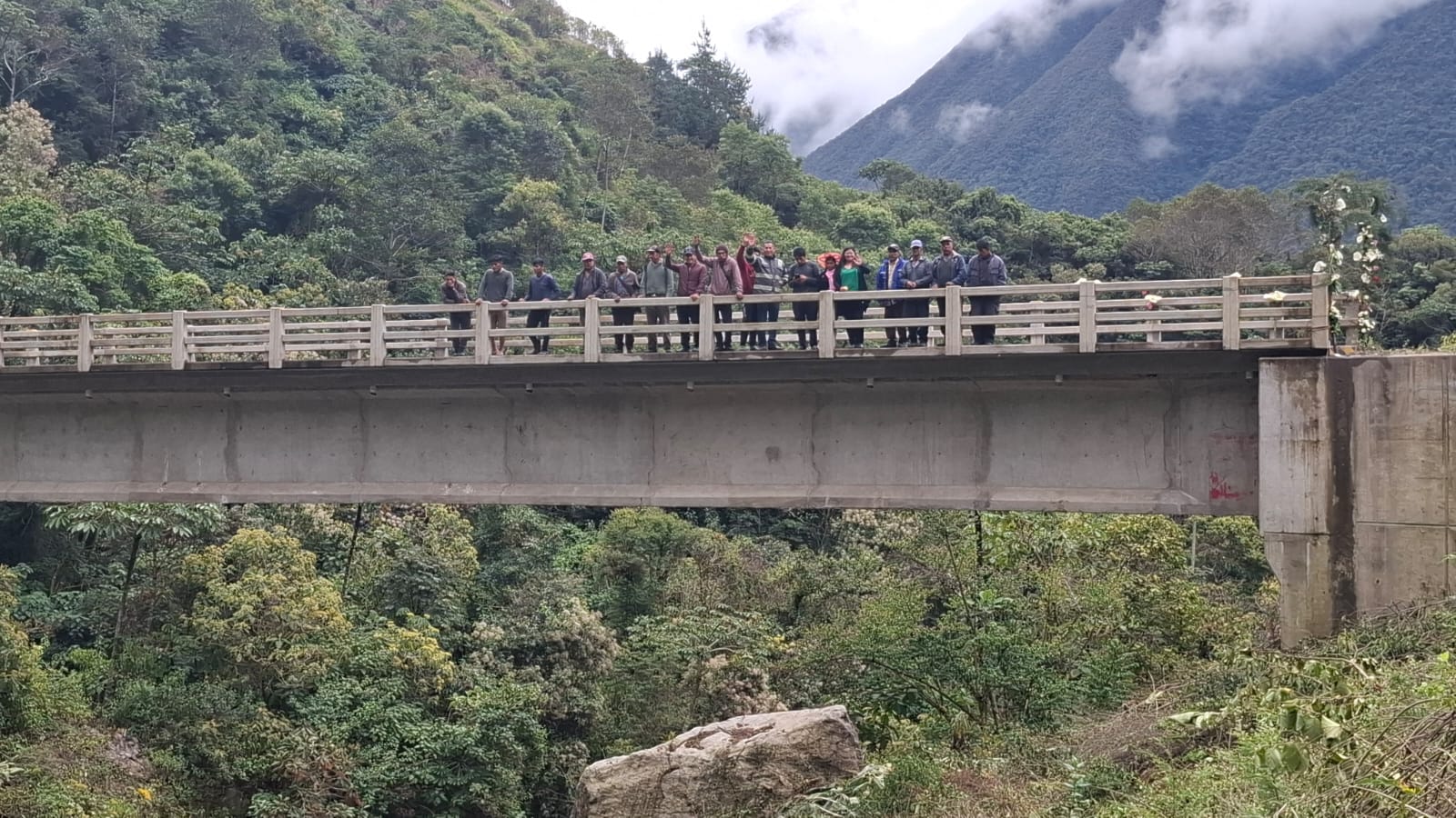 Entregan 2 puentes vehiculares en Tiquipaya con una inversión de Bs 3,5 millones